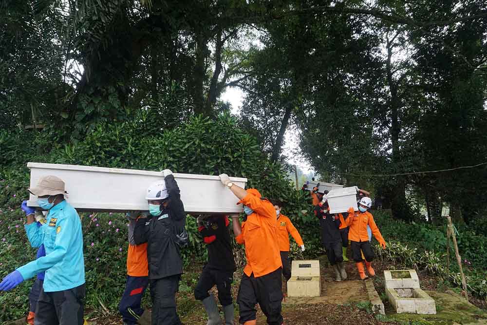 Pemakaman Massal Korban Dukun Pengganda Uang