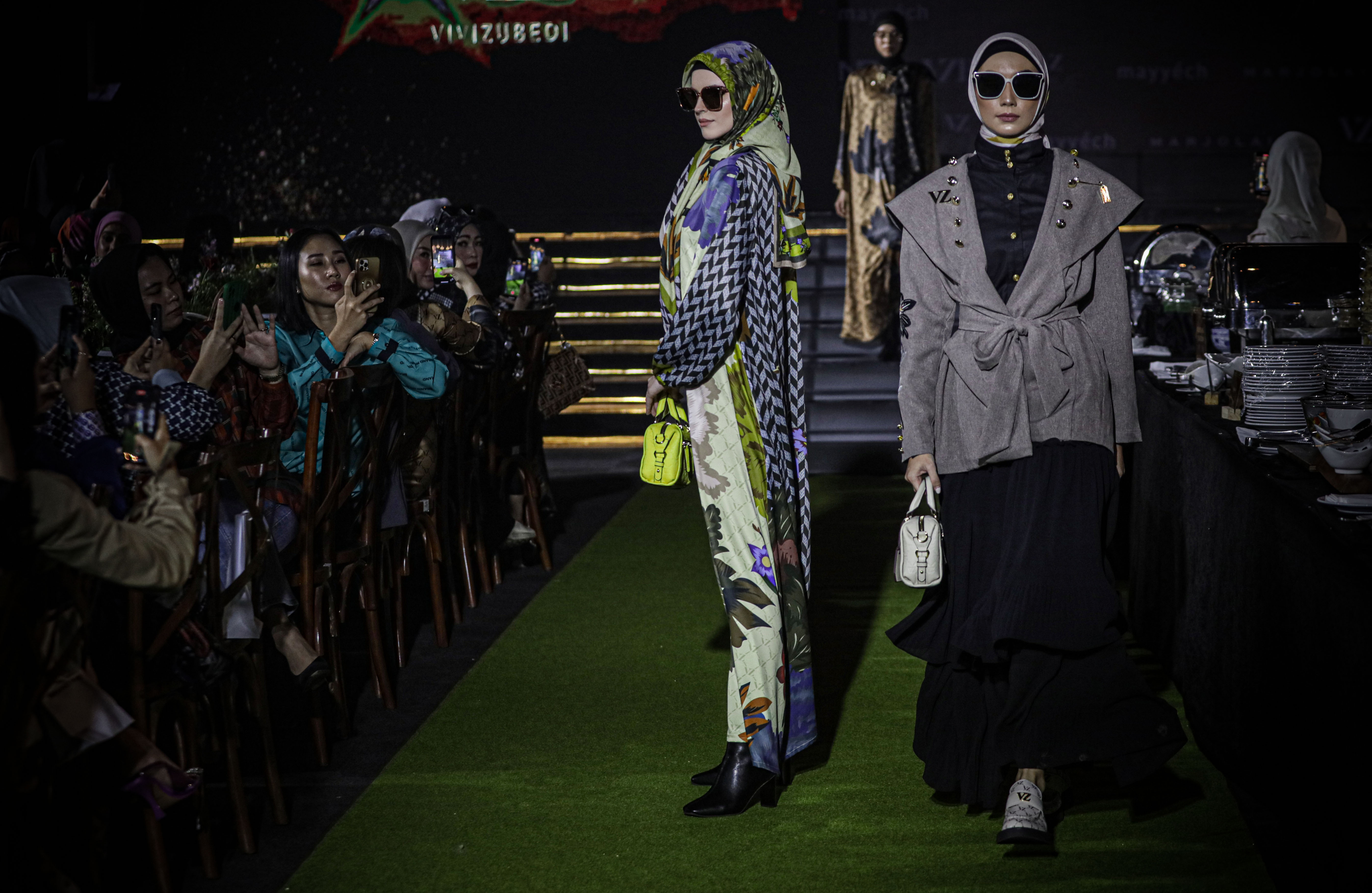 Vivi Zubedi Berkarya Mengutamakan Identitas, Originalitas dan Kualitas