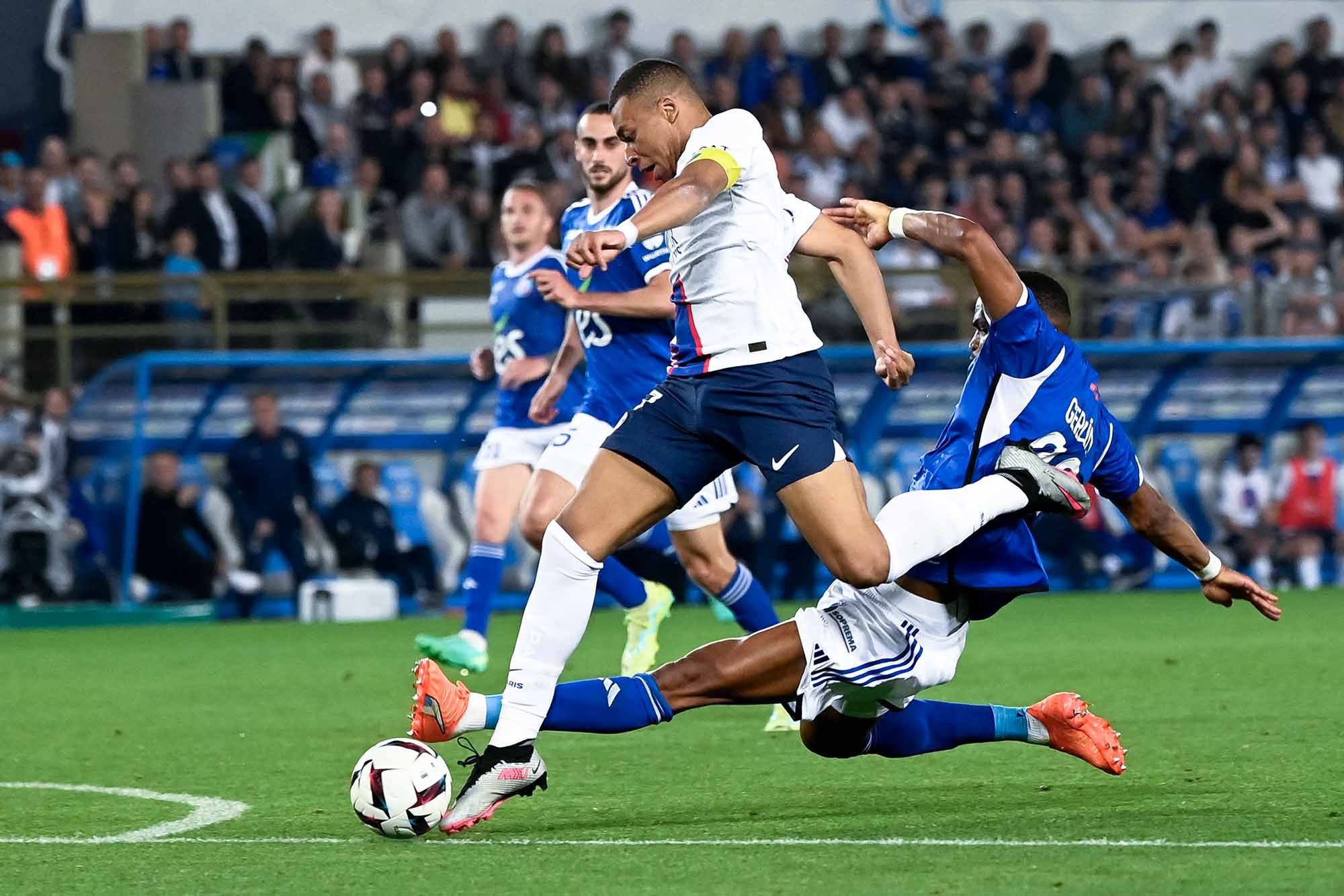  Paris Saint-Germain Juara Liga Prancis