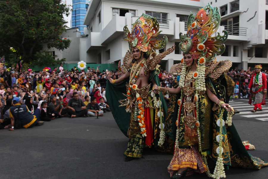 Pawai Bunga Dan Budaya Di Surabaya