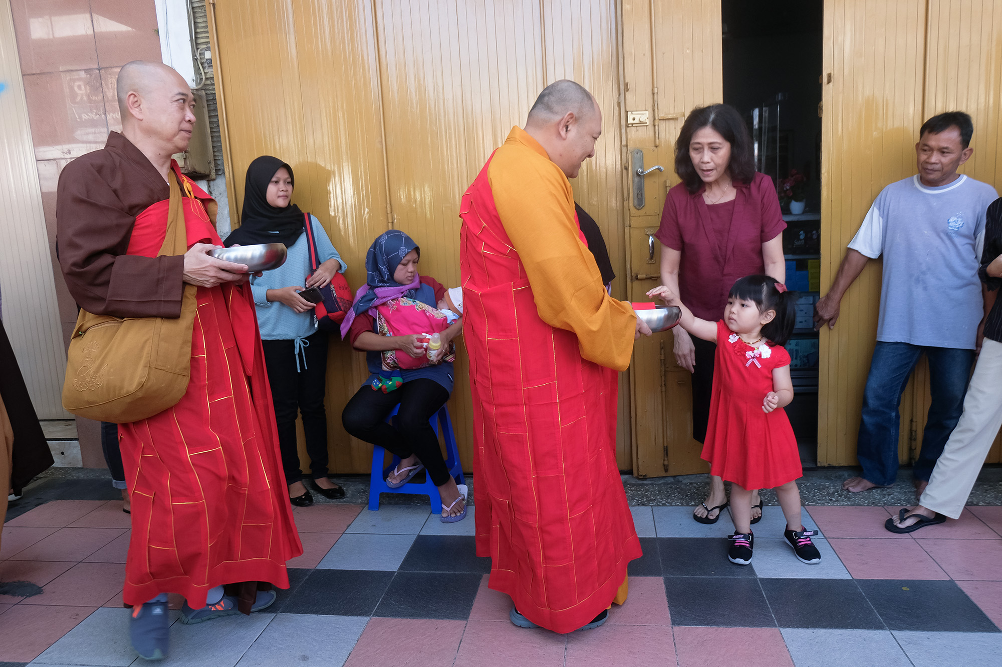 Ritual Pindapata Rangkaian Waisak 2023 di Magelang