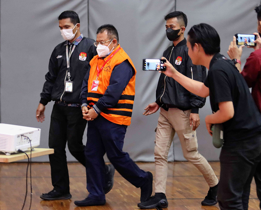 KPK Tahan Direktur Keuangan BUMN Amarta Karya 