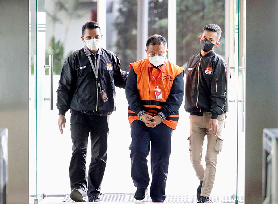 KPK Tahan Direktur Keuangan BUMN Amarta Karya 