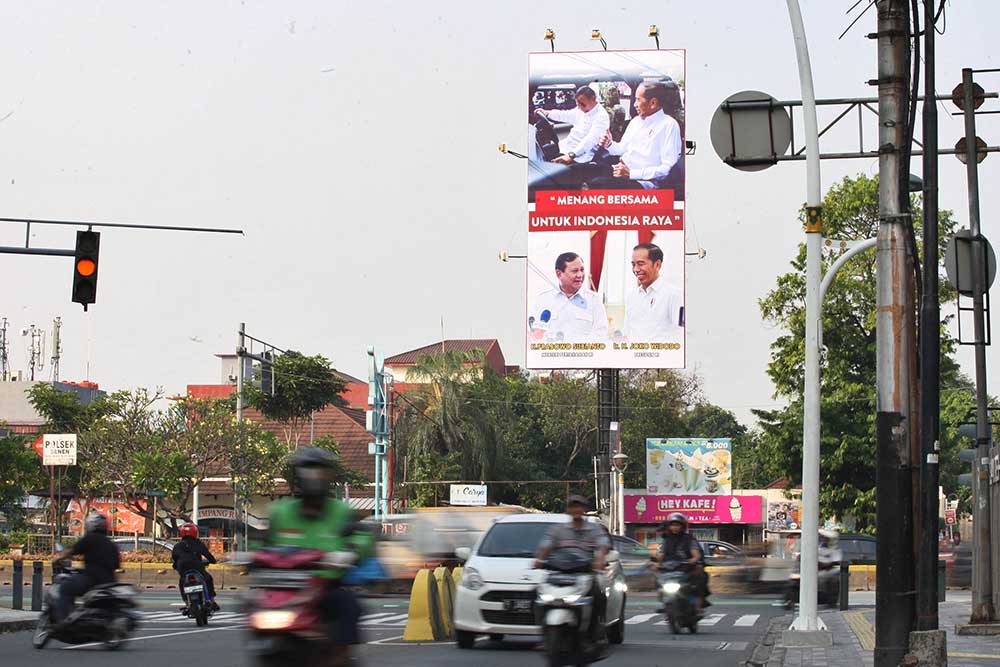 Baliho Presiden Jokowi Bersama Prabowo Menang Bersama
