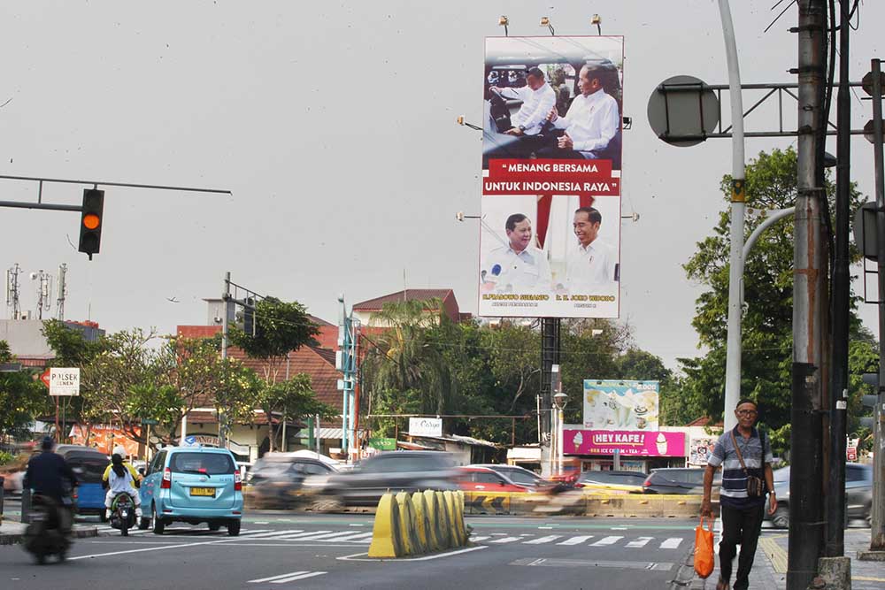 Baliho Presiden Jokowi Bersama Prabowo Menang Bersama