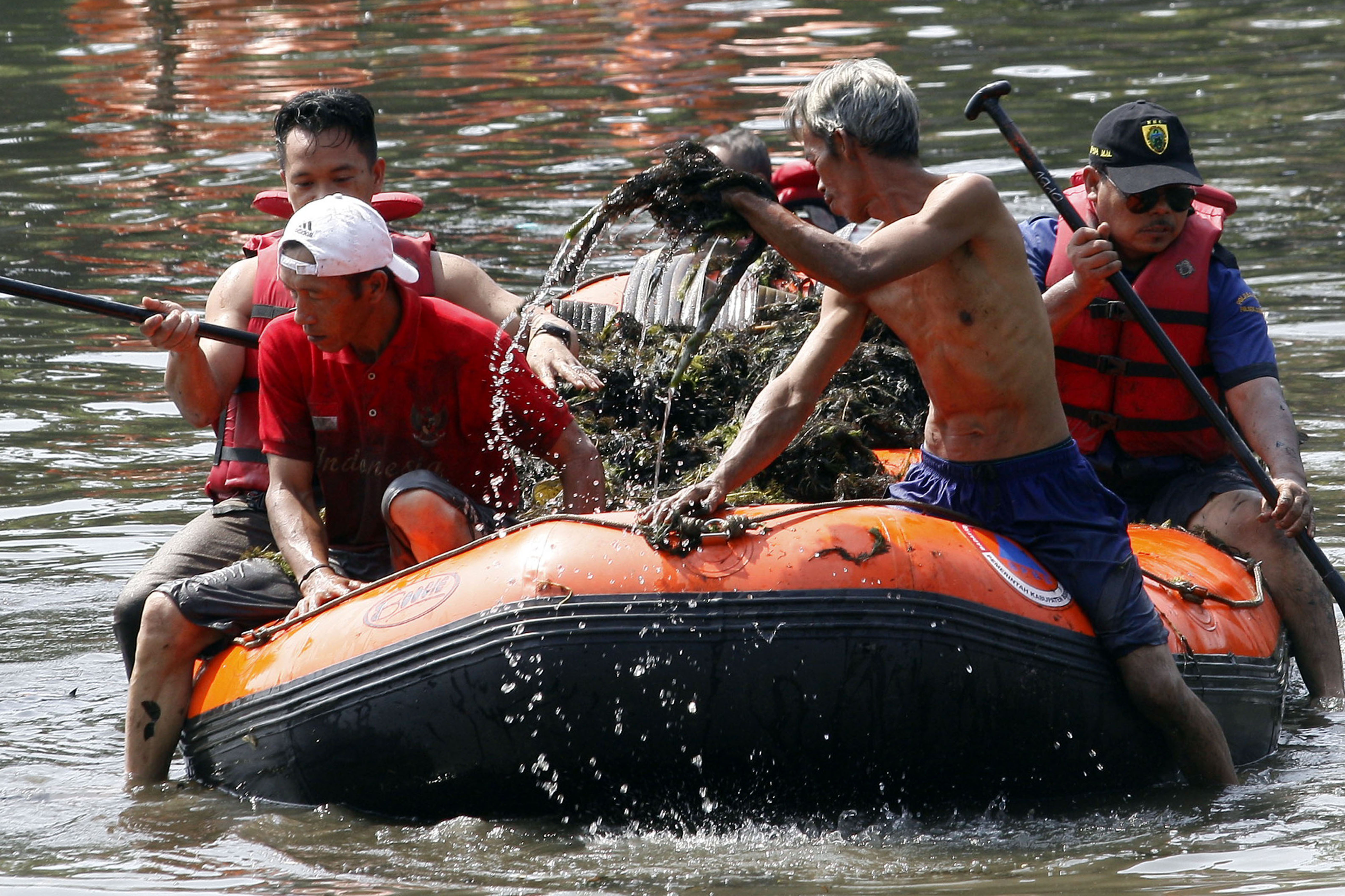 Aksi Bersih Situ di Bogor