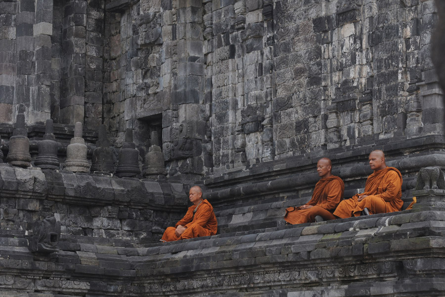 Biksu Thudong Mengunjungi Candi Prambanan Dan Candi Sewu