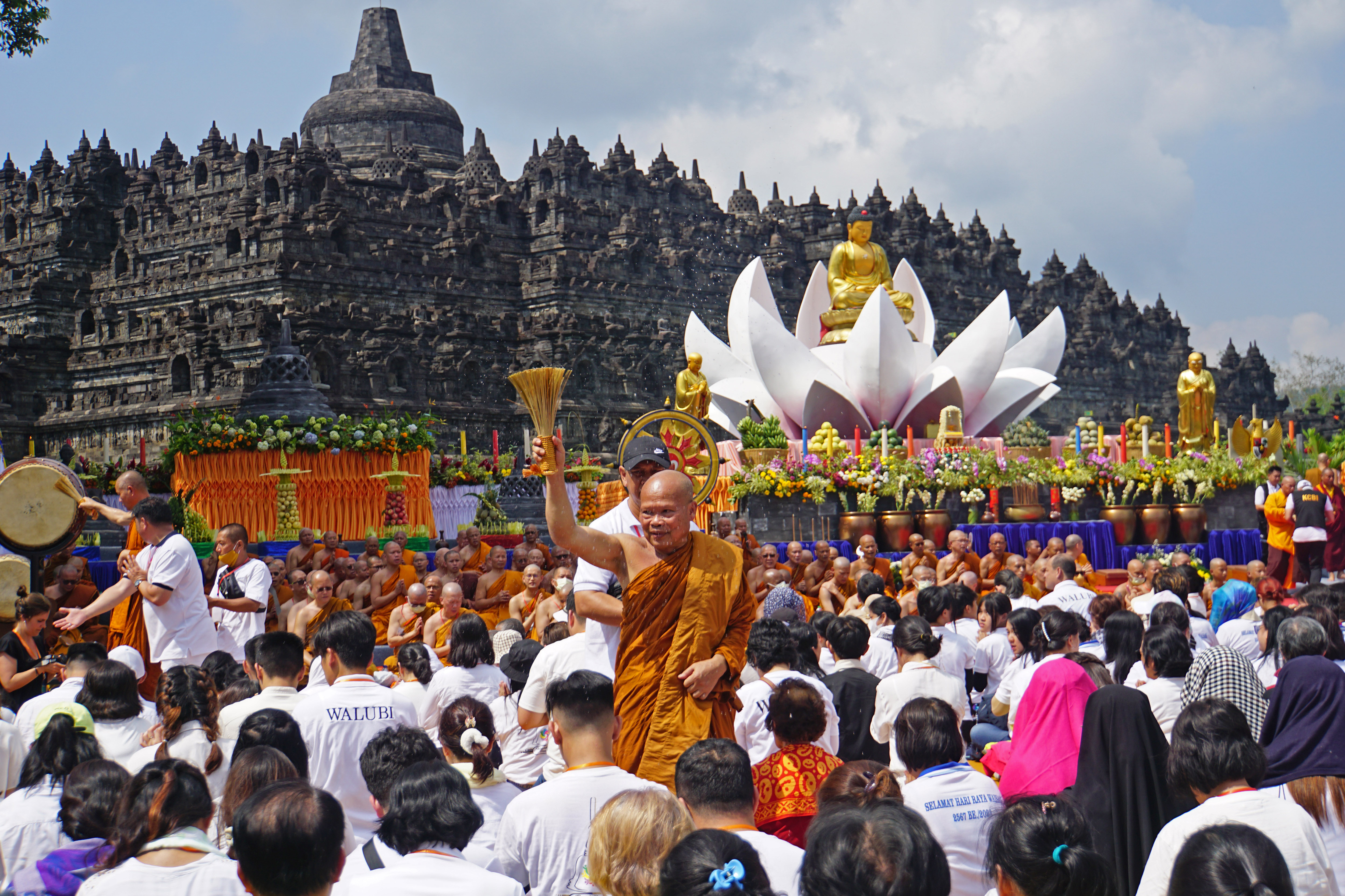 Puja Bakti Detik-Detik Waisak 2023