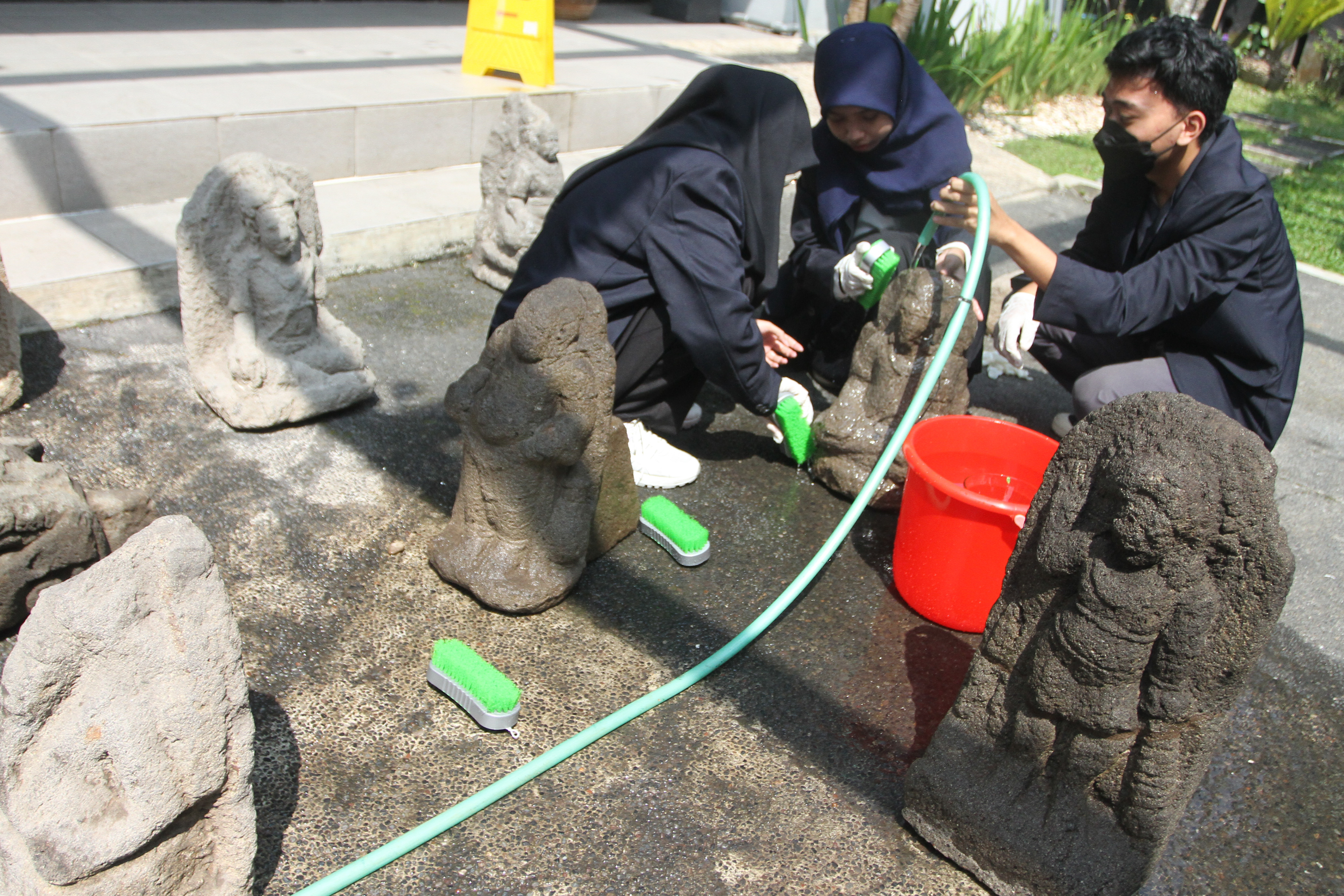 Konservasi Arca Koleksi Museum Mpu Purwa
