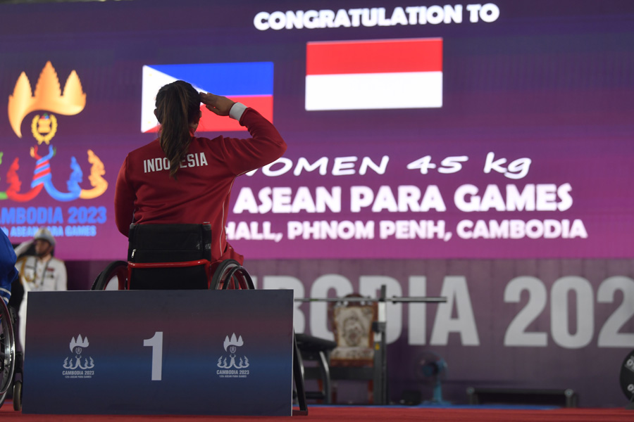 Ni Nengah Raih Medali Emas Angkat Berat APG 2023