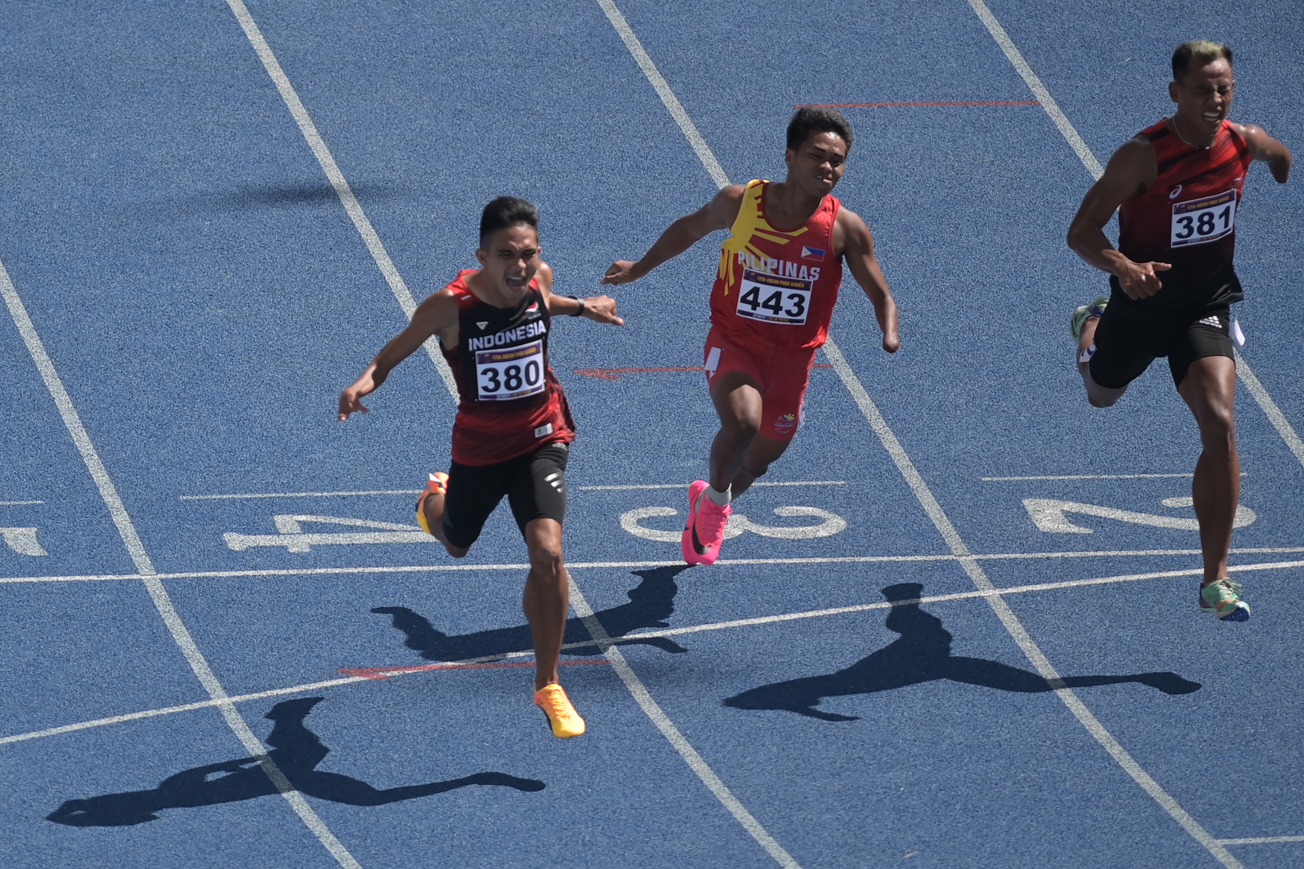 Nur Ferry Raih Medali Emas Lari APG 2023