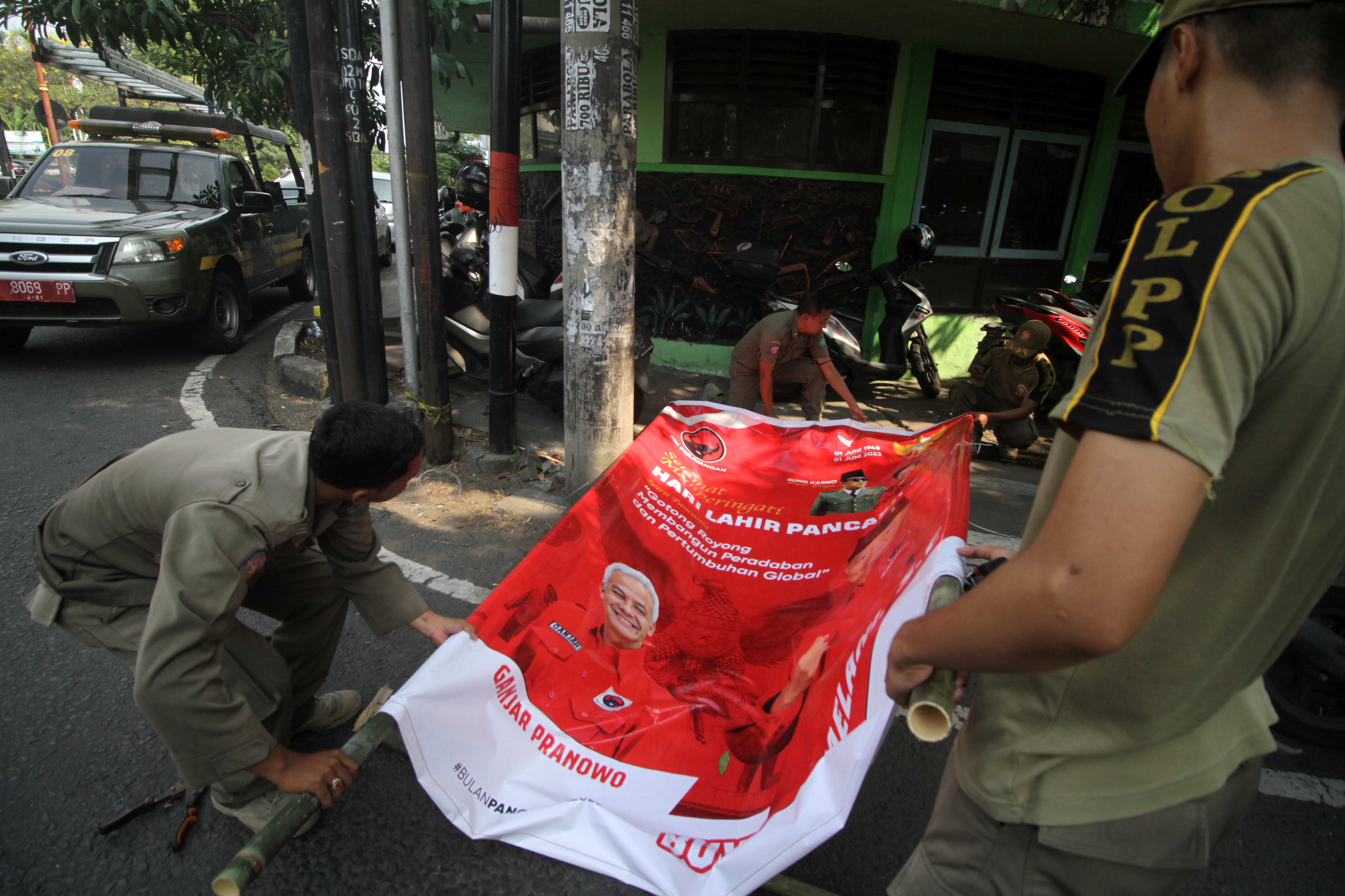 Penertiban Baliho Tak Berizin