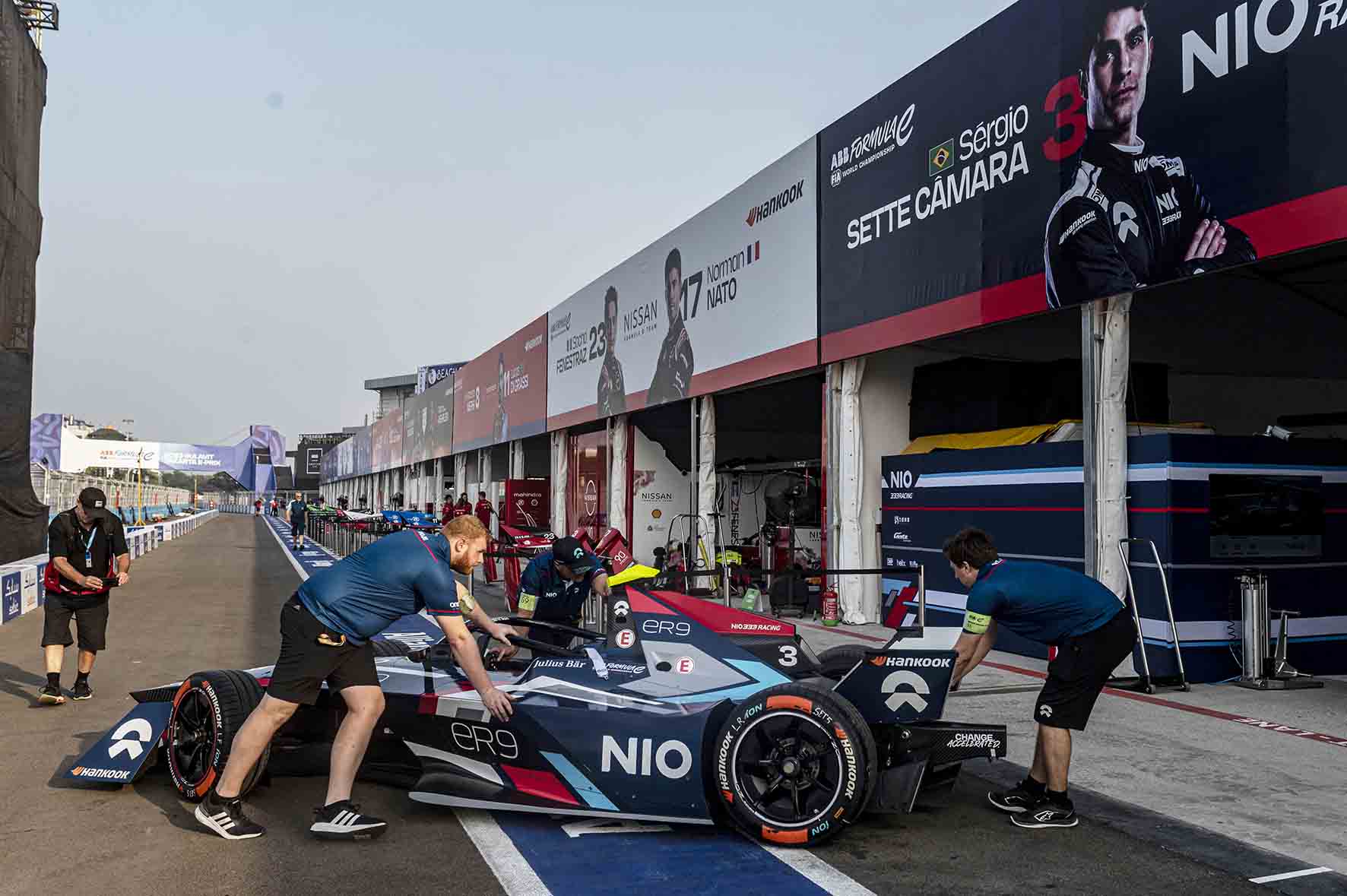 Persiapan latihan bebas kedua Formula E 2023 Jakarta