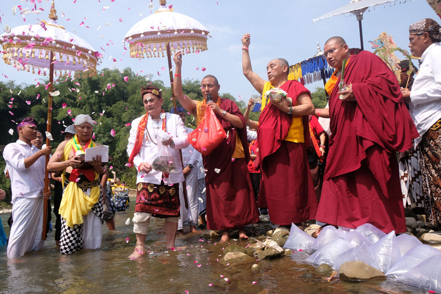 Ritual Merti Karuna Bumi Di Sungai Progo