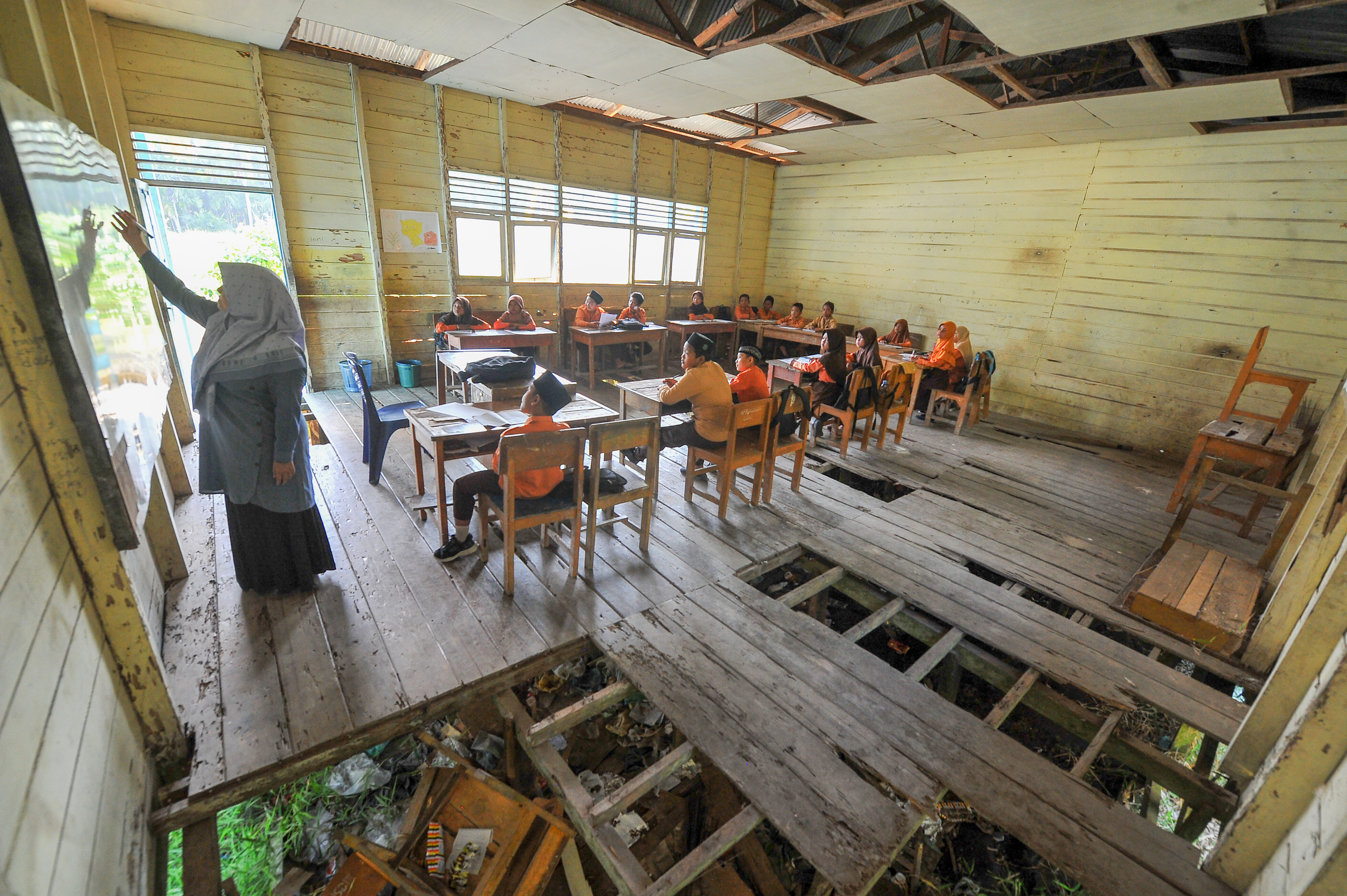 Sekolah rusak di Tanjung Jabung Barat