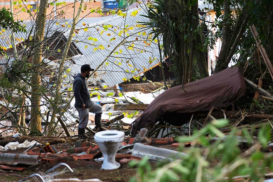 Badai Paksa Ribuan Orang Mengungsi di Brasil