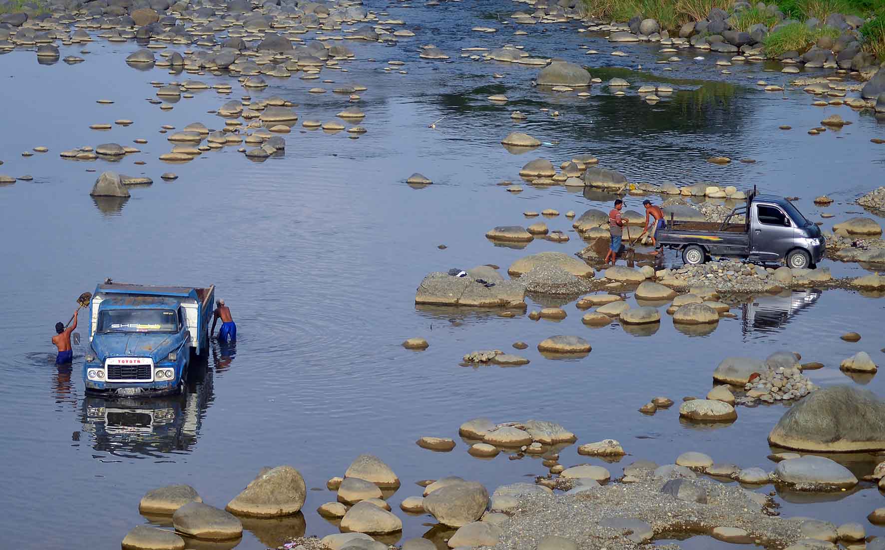 Debit air berkurang di sungai Batang Air Dingin Padang
