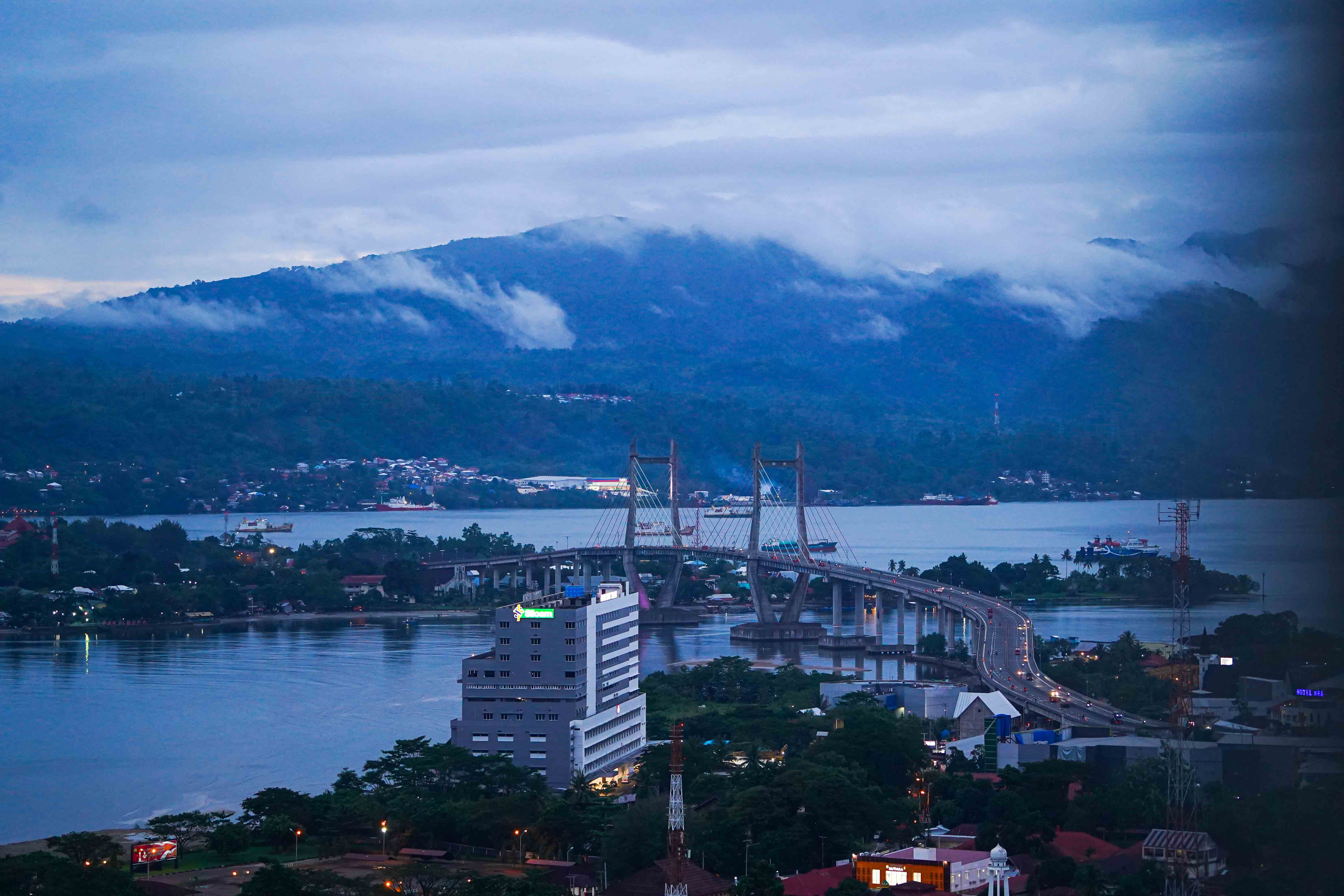  Jembatan Merah Putih, Ikon Kota Ambon