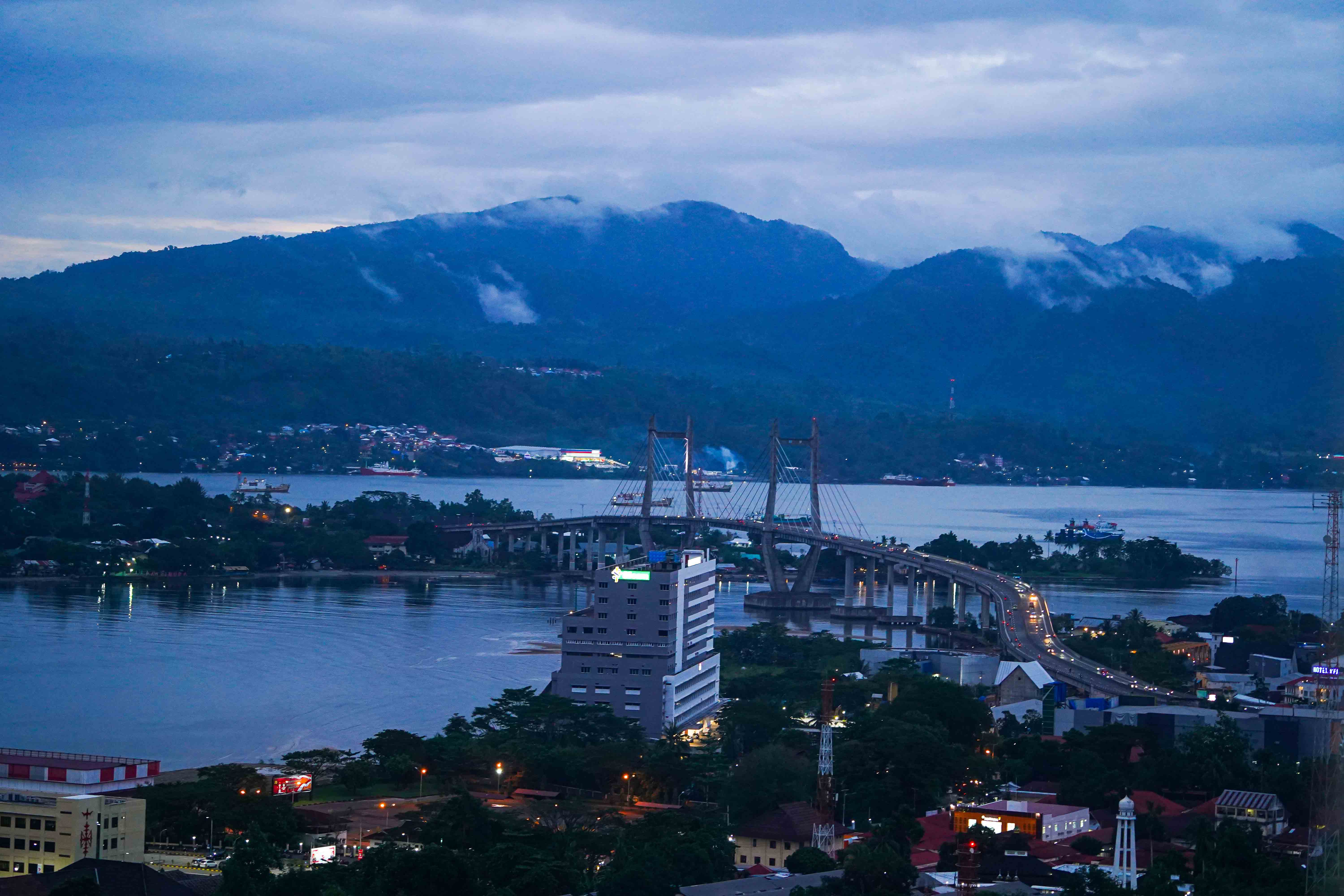  Jembatan Merah Putih, Ikon Kota Ambon