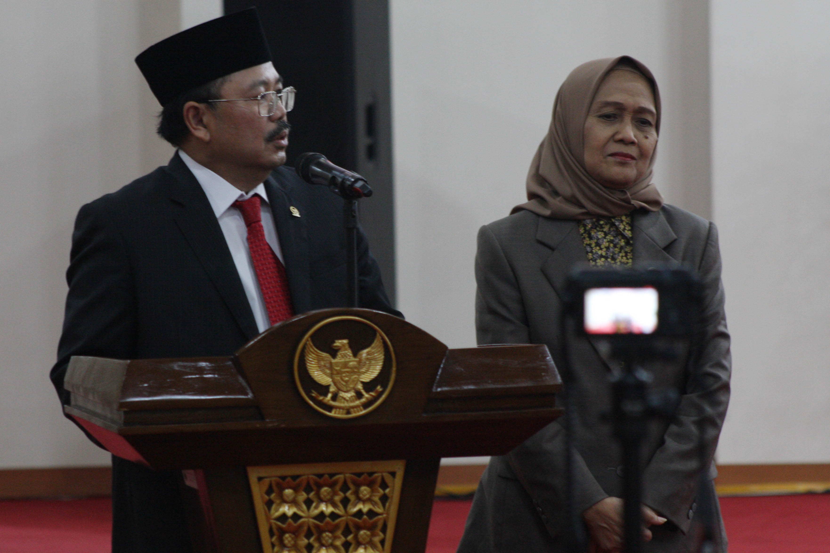 Ketua Komisi Yudisial Paruh Waktu Kedua Terpilih