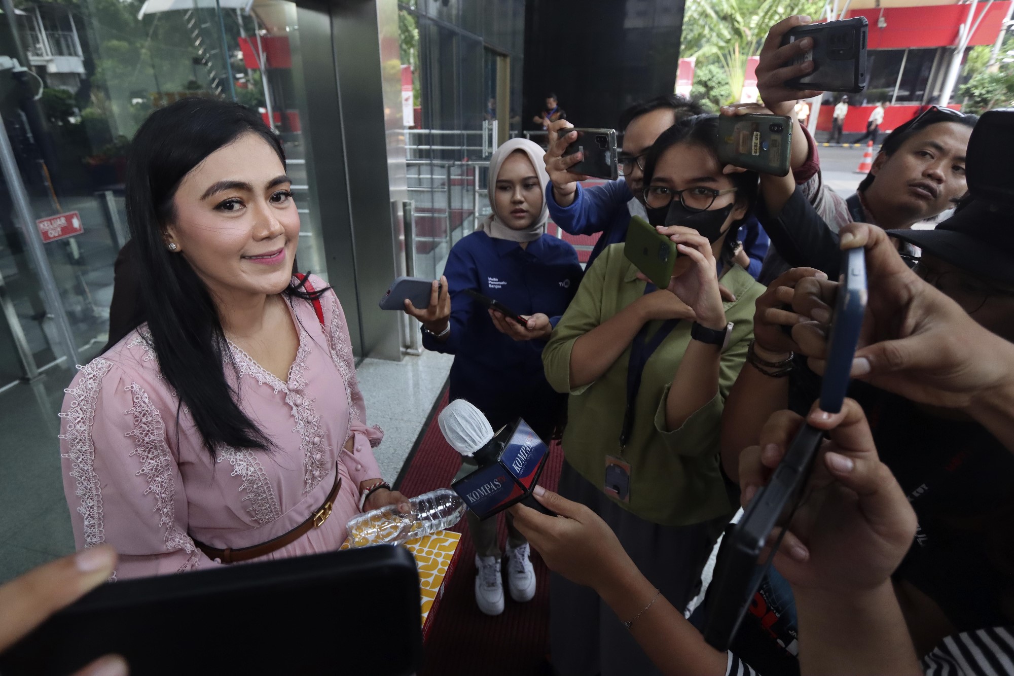 Presenter Brigita Purnawati Manohara Diperiksa KPK Sebagai Saksi
