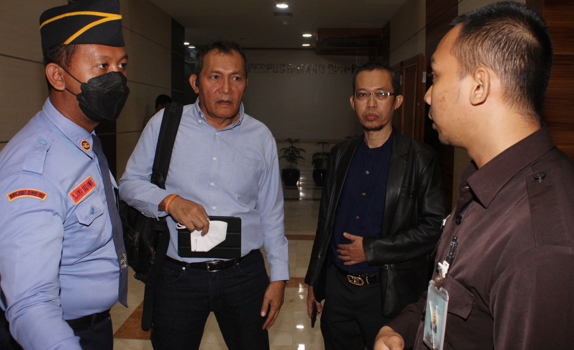 Mantan Wakil Ketua KPK Saut Situmorang Datangi DPR Dorong Kasus BTS di Usut Tuntas