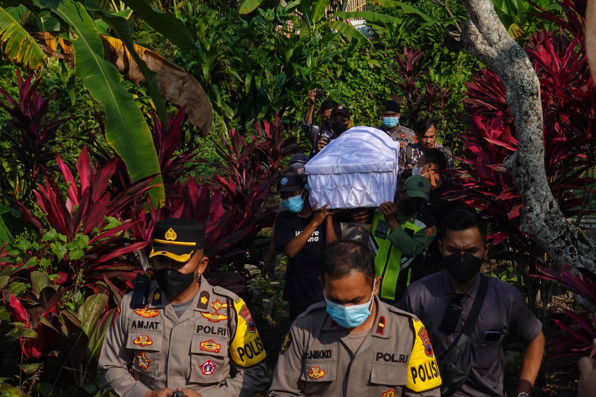 Penggalian Makam Tahanan yang  Tewas di Polresta Banyumas