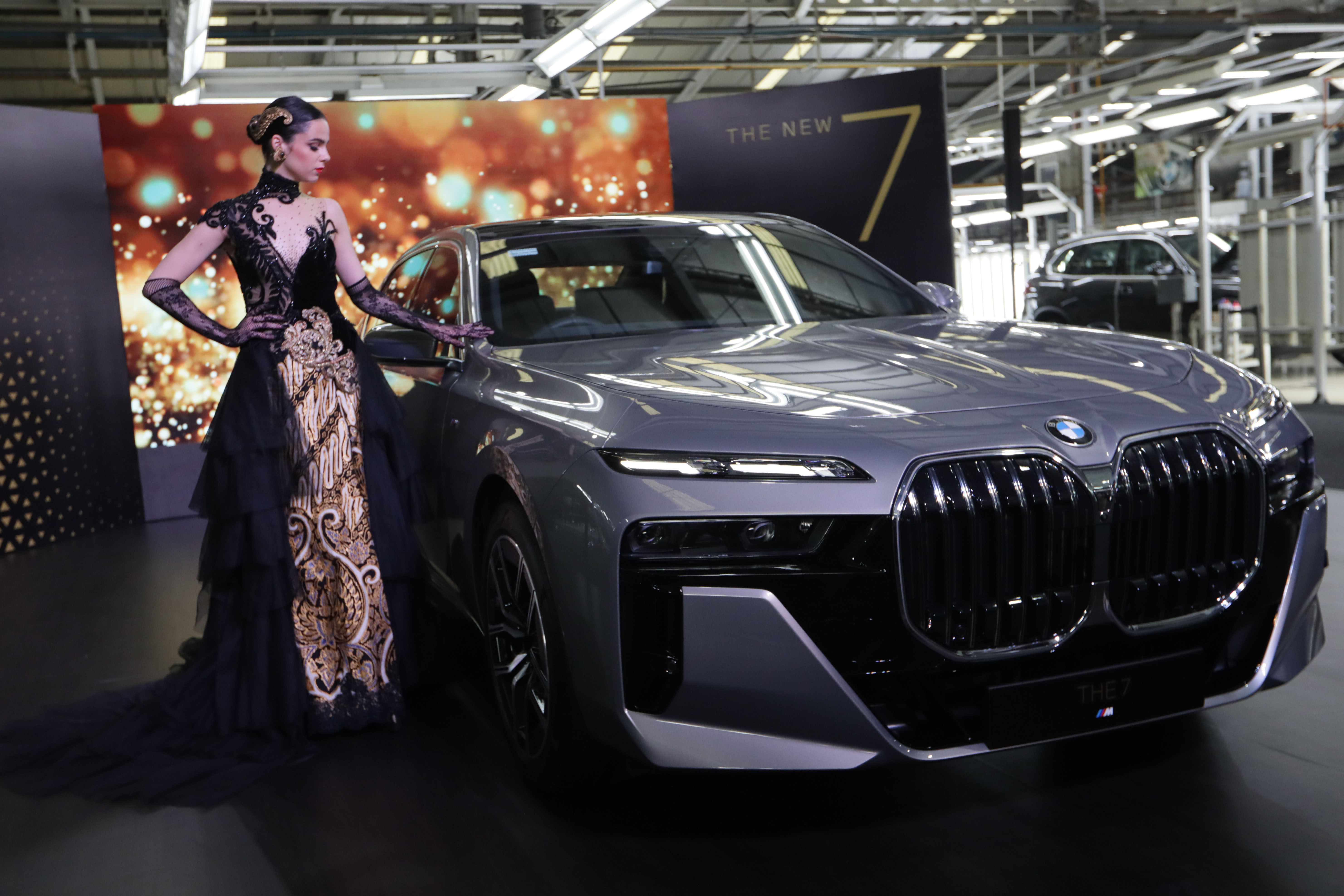 Sedan Premium All New BMW Seri 7 Rakitan Lokal
