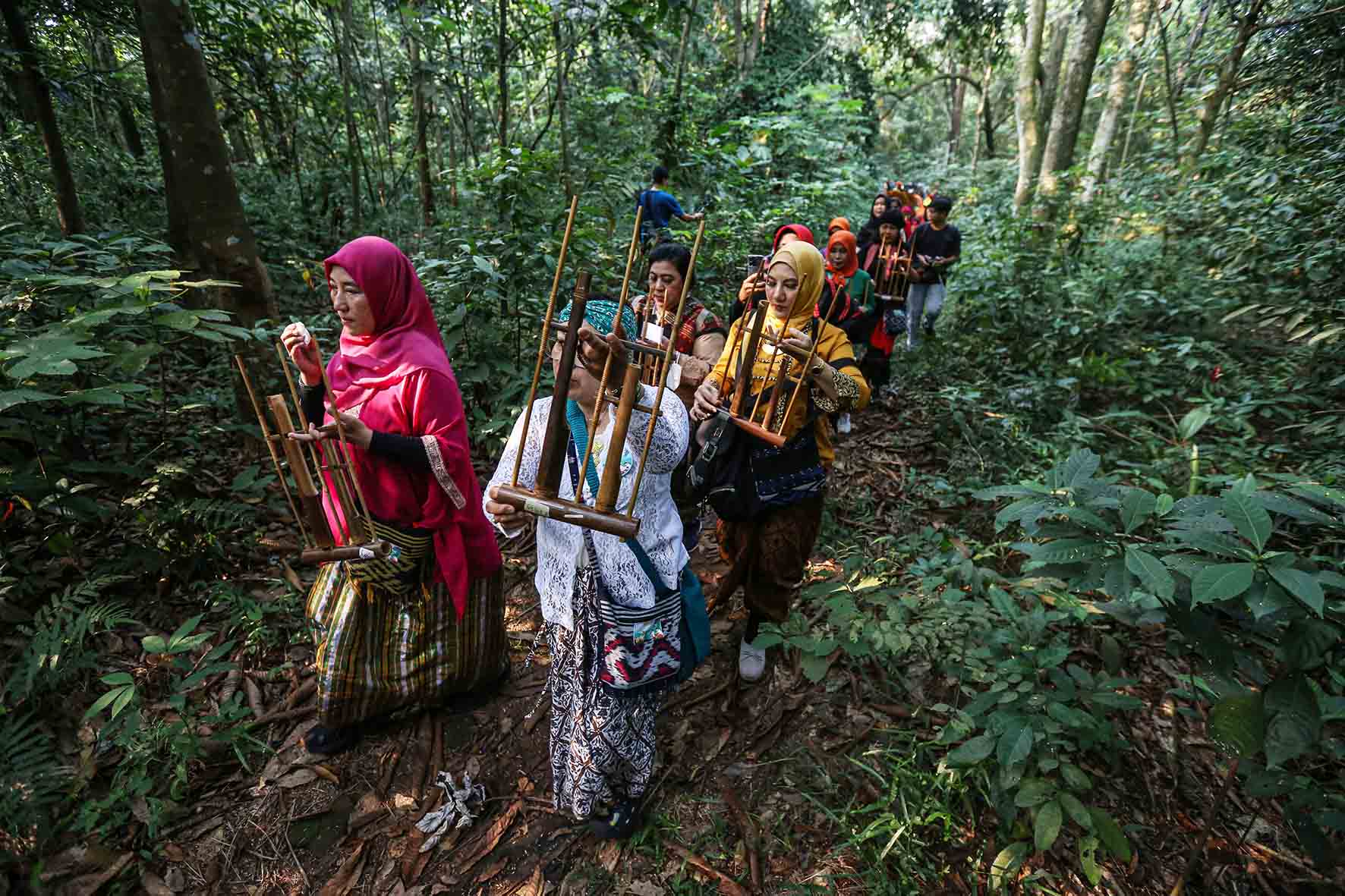 Kirab Sedekah Hutan Universitas Indonesia