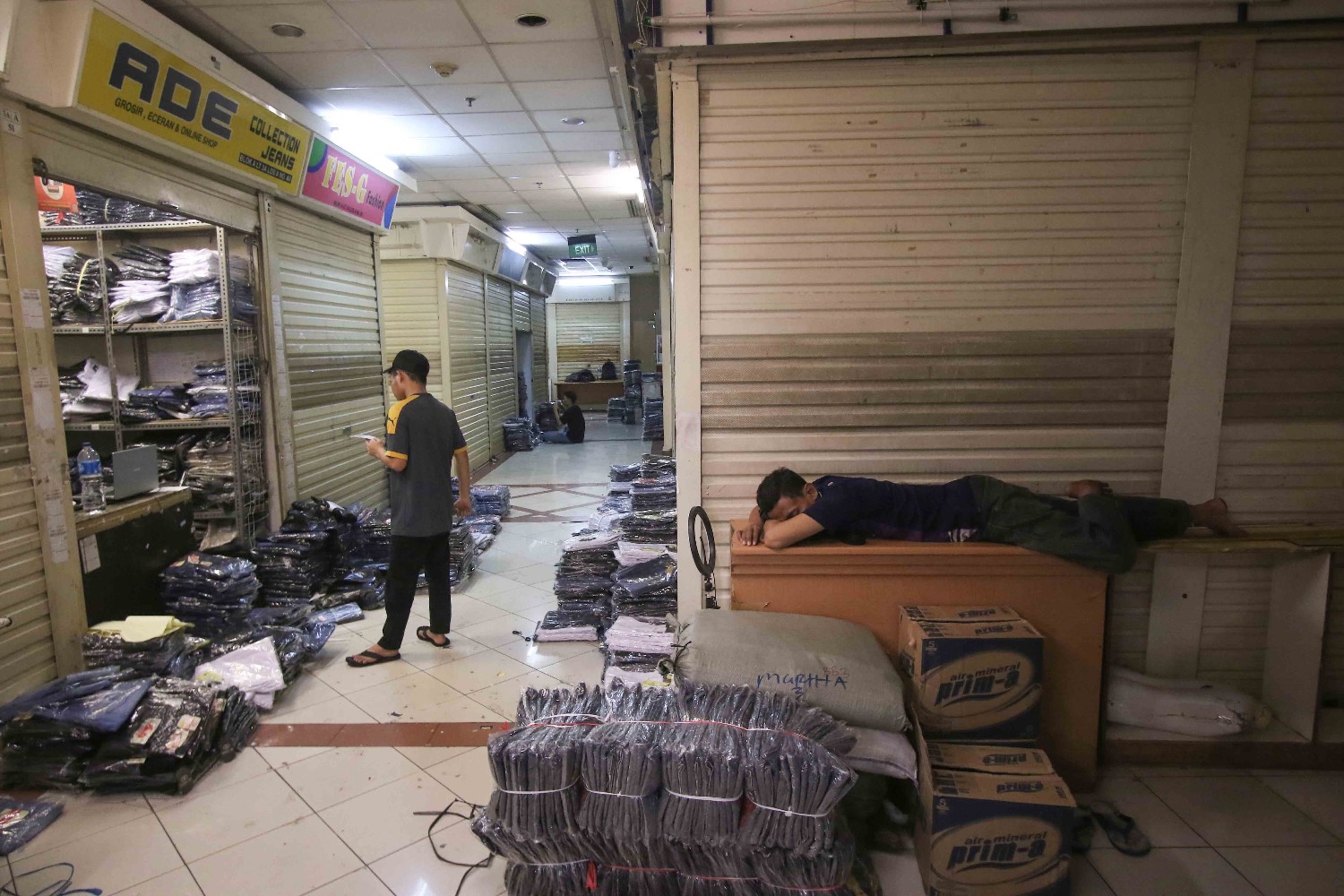 Pasar Tanah Abang Sepi Pembeli