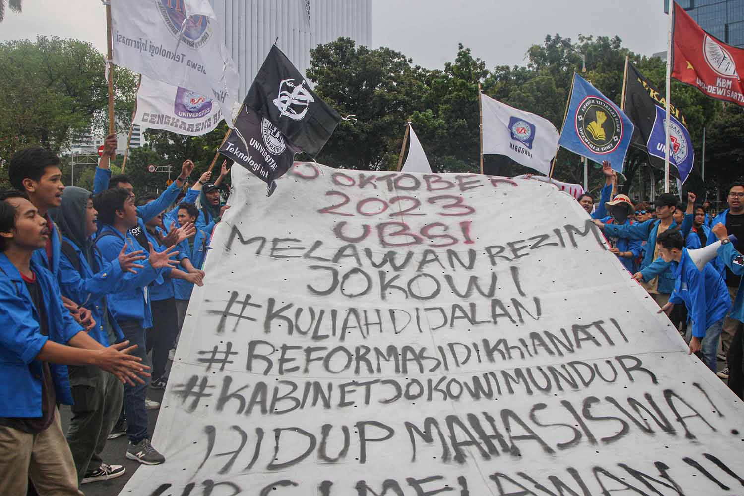 Tolak Putusan MK, BEM SI Geruduk Istana