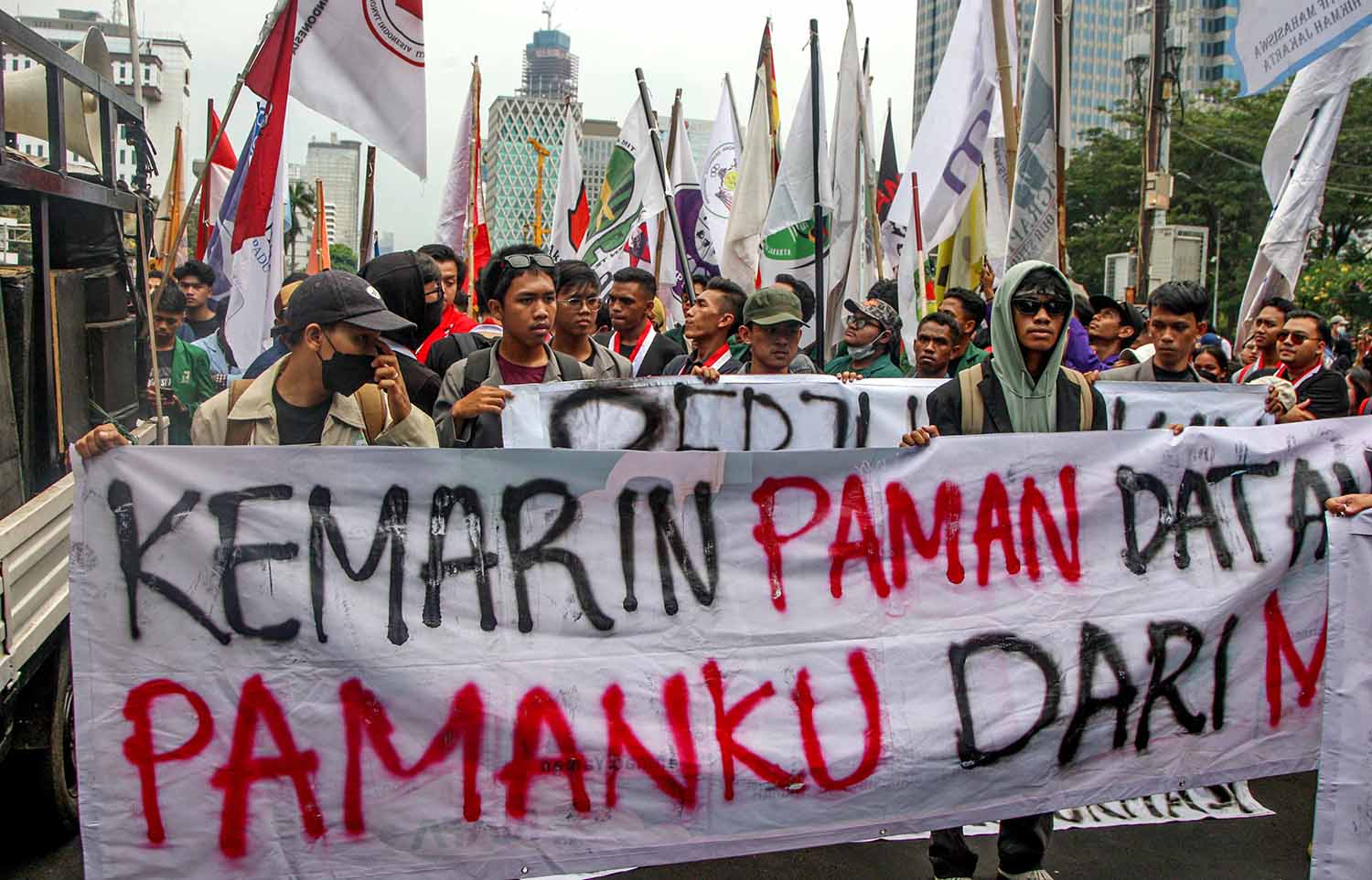 Tolak Putusan MK, BEM SI Geruduk Istana