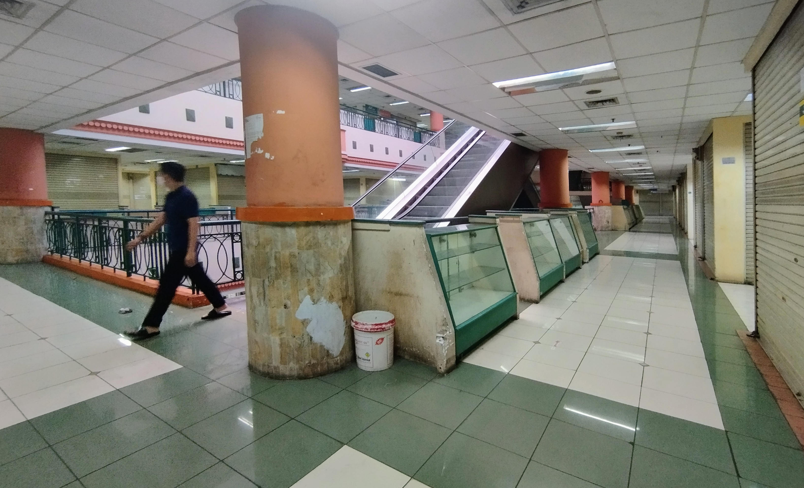 Pasar Elektronik Glodok Semakin Sepi