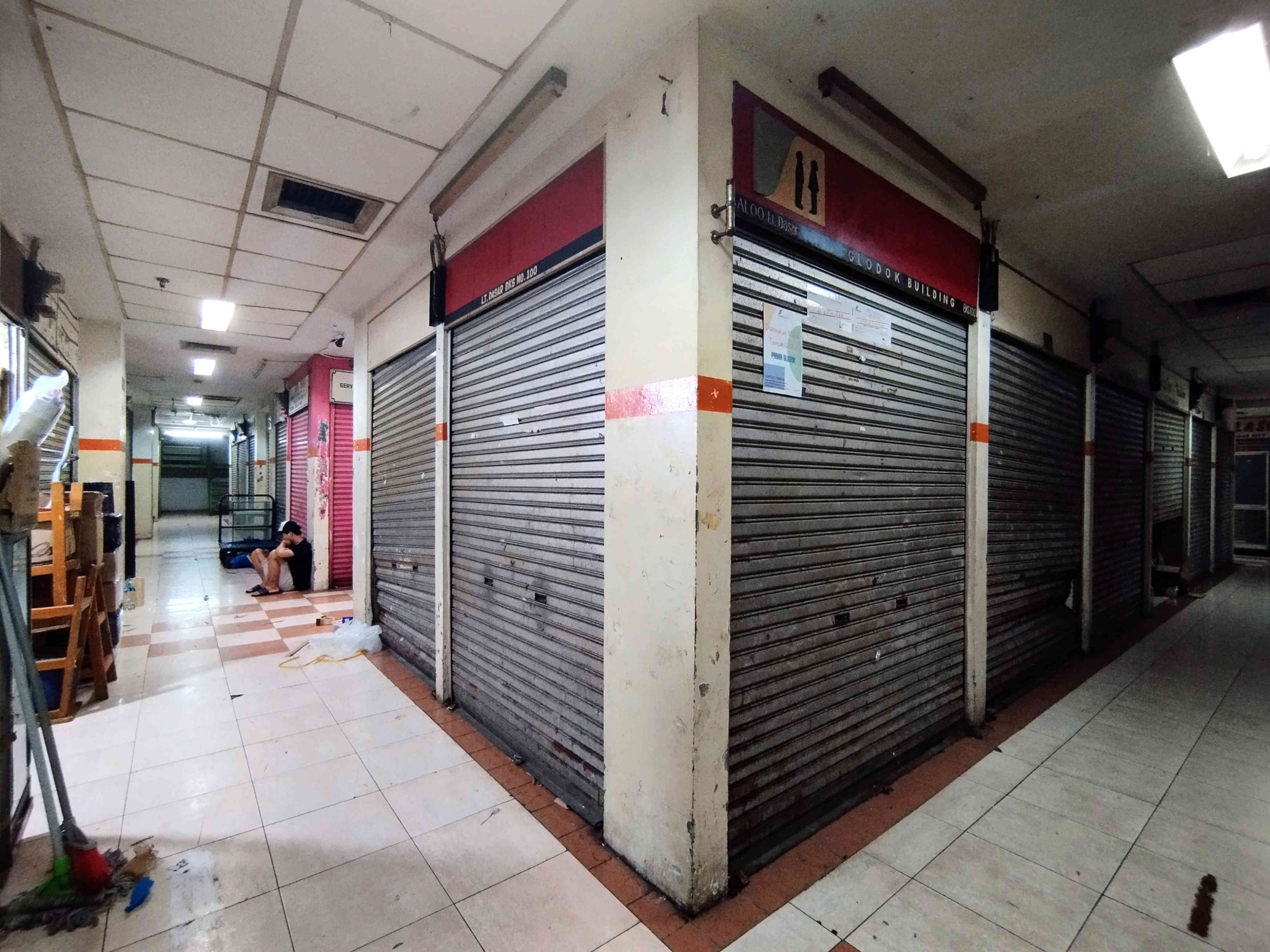 Pasar Elektronik Glodok Semakin Sepi