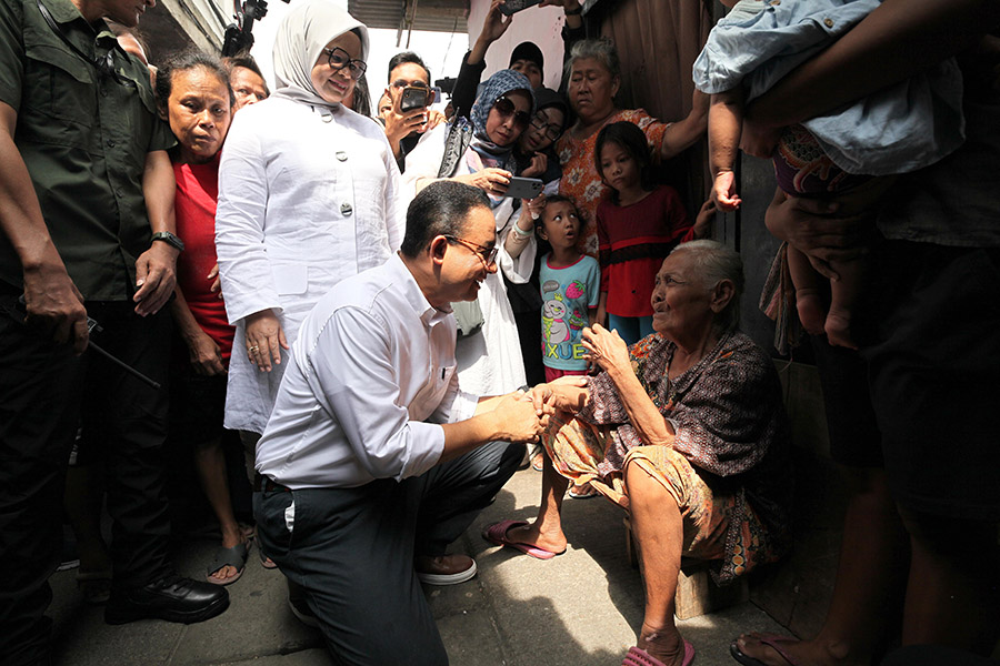 Anies dan Istri Menyapa Hangat Warga Tanah Merah 