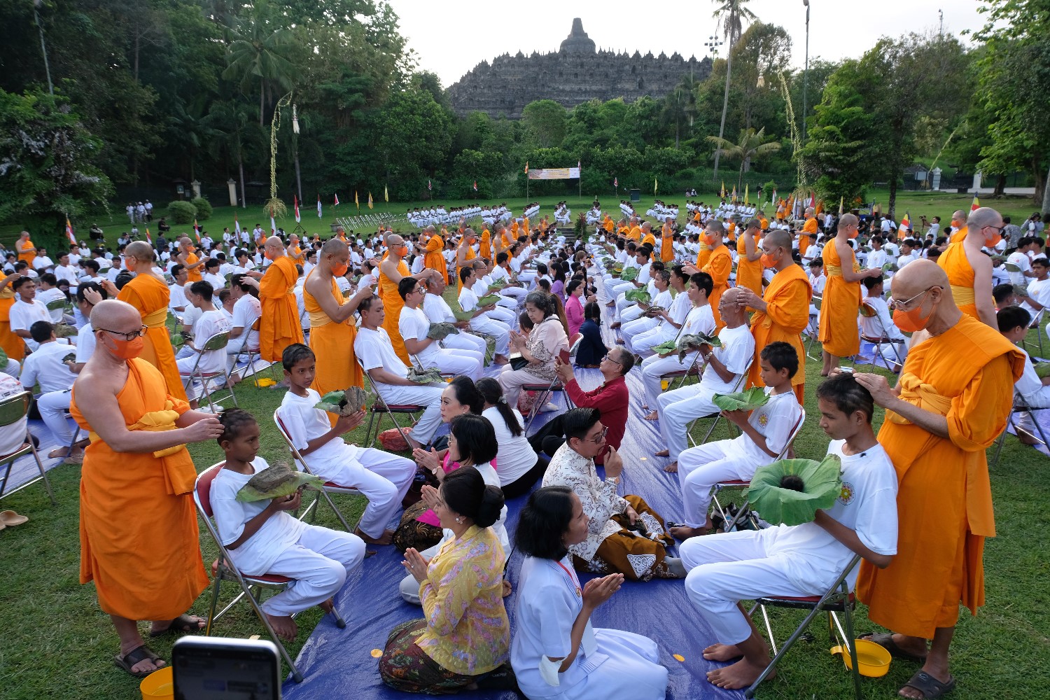 Ritual Potong Rambut Pabajja Samanera