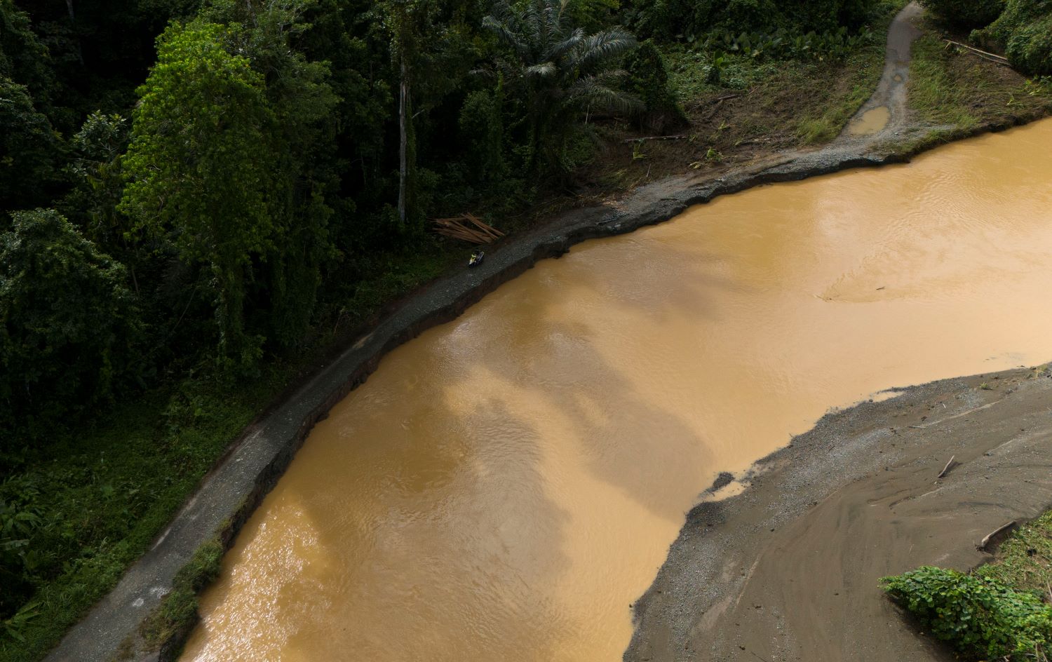  Jalan Penghubung Desa di Pulau Bacan Amblas Diterjang Banjir 