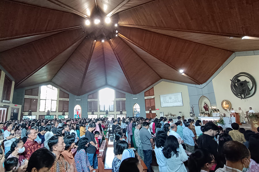 Misa Paskah di Gereja Santo Matius Penginjil Bintaro