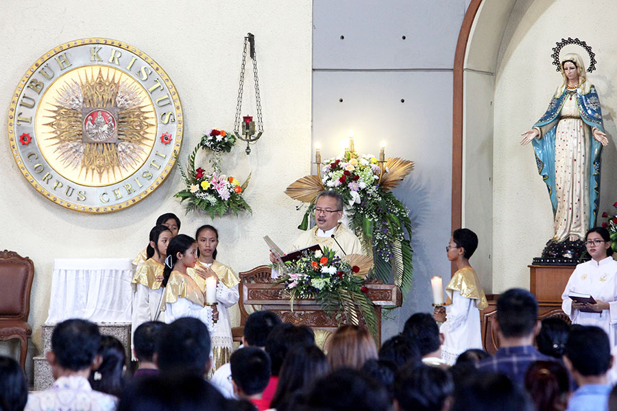 Misa Paskah di Gereja Santo Matius Penginjil Bintaro