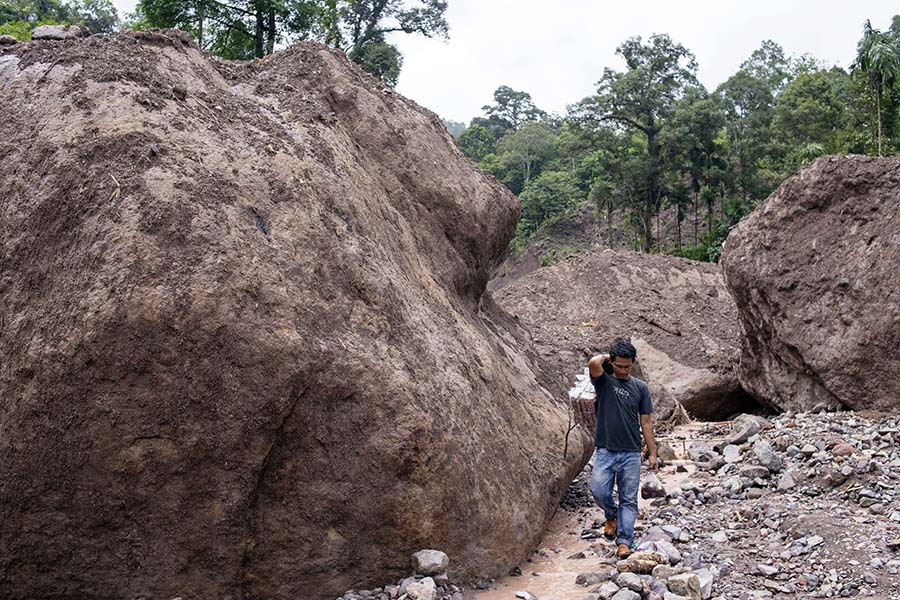 Akses Menuju Lokasi Bencana Pesisir Selatan Sumbar terputus