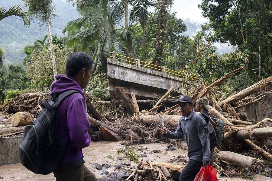 Akses Menuju Lokasi Bencana Pesisir Selatan Sumbar terputus