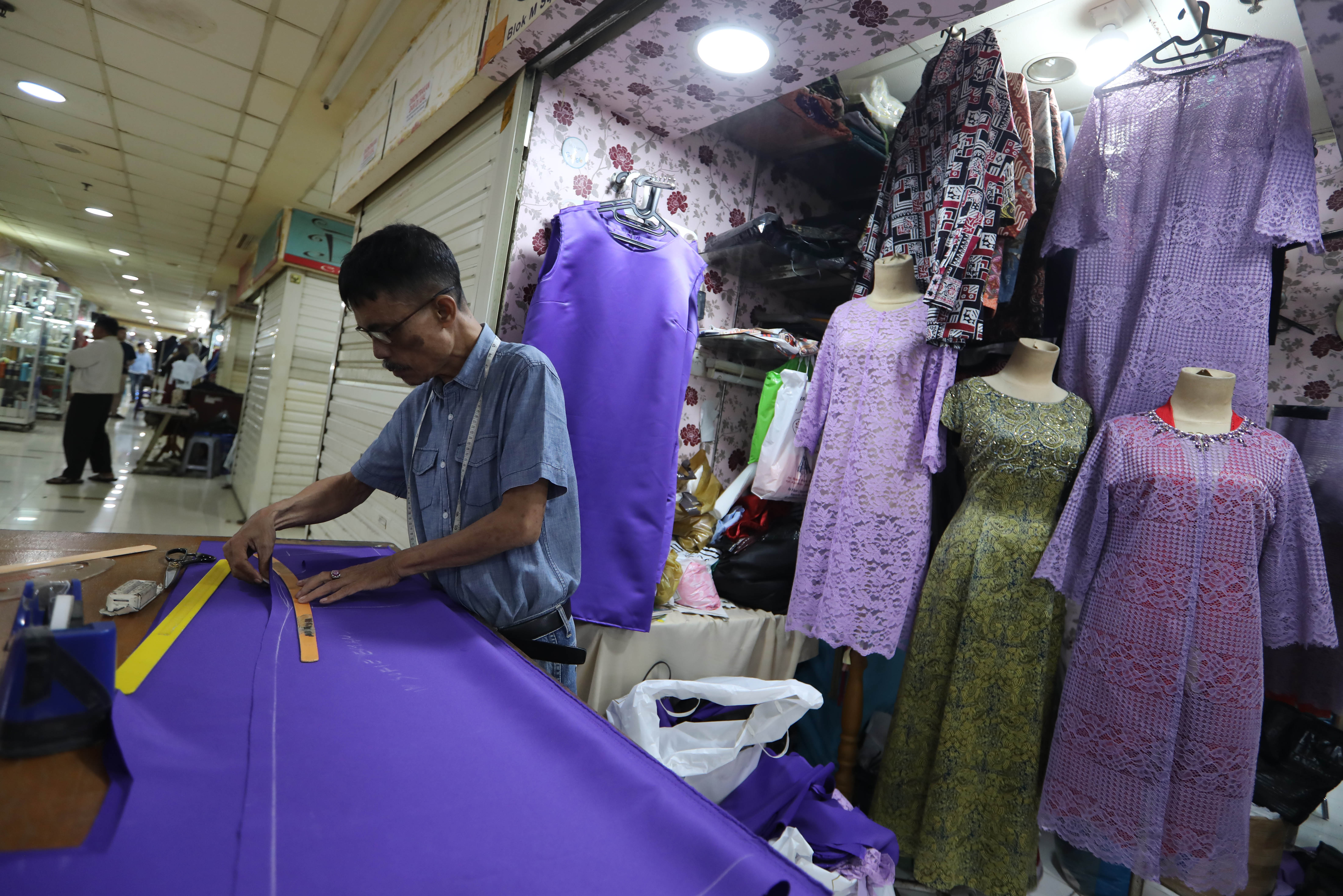 Penjahit Mulai Terima Jahitan Pakaian Lebaran