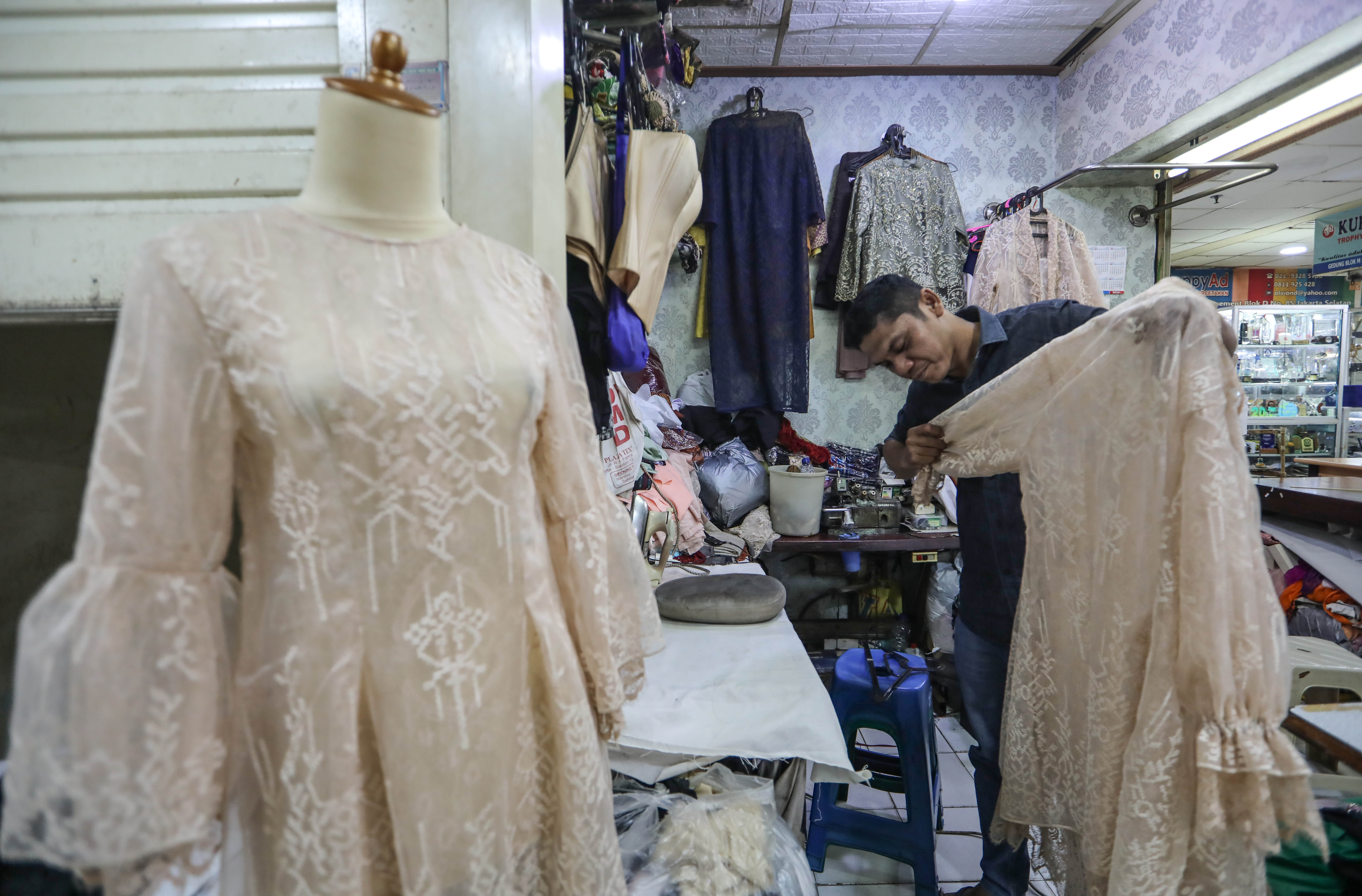 Penjahit Mulai Terima Jahitan Pakaian Lebaran