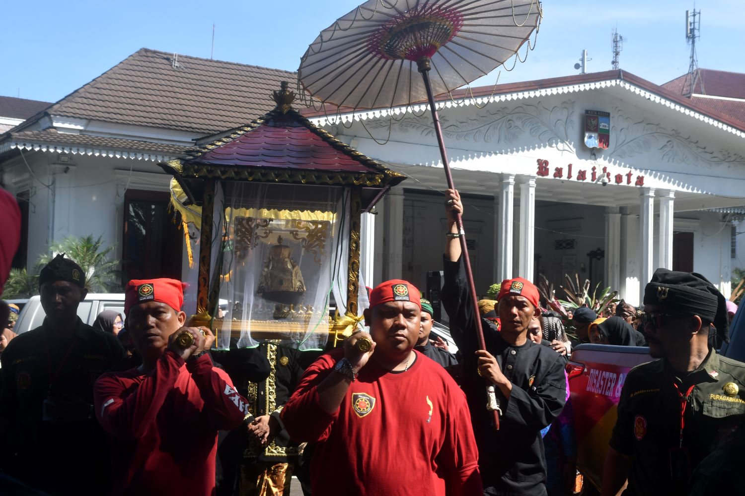 Kirab Mahkota Binokasih yang Terbuat dari Emas 8 Kg di Balai Kota Bogor