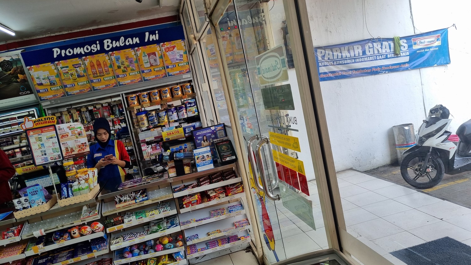 Gratis Parkir di Minimarket