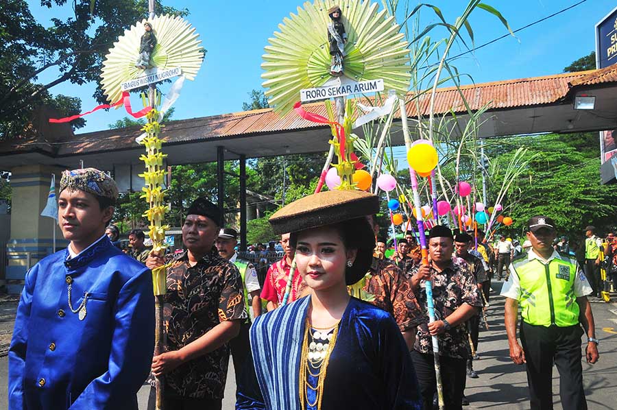 Tradisi Manten Tebu di Kudus