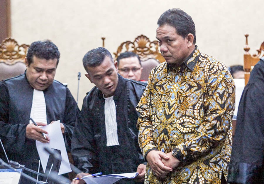 Mengkonfrontir Keterangan Dua Terdakwa 