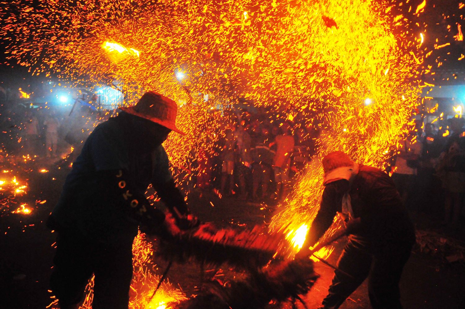 Tradisi Perang Obor di Jepara