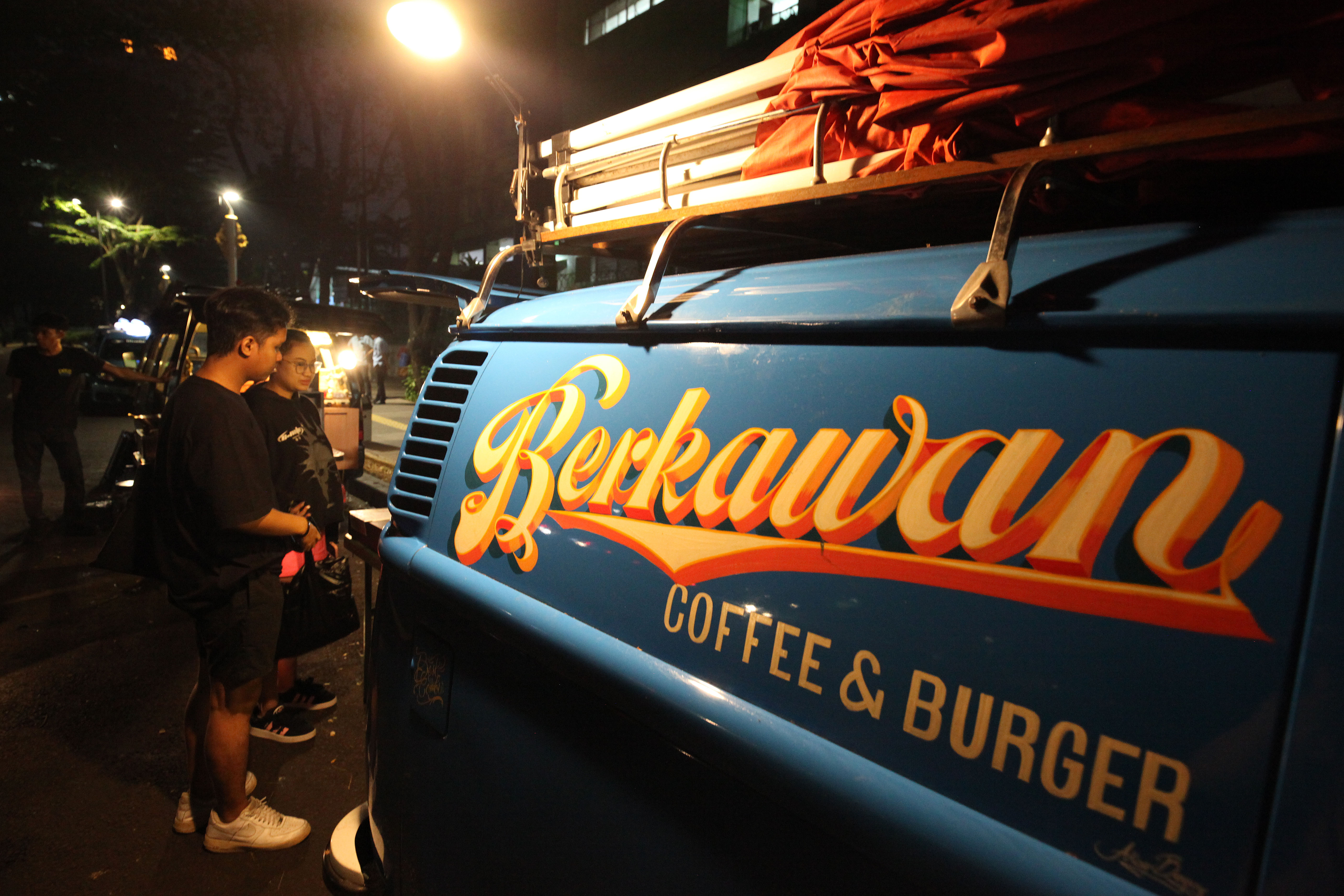 Berkawan Coffe, Kedai Pinggir Jalan