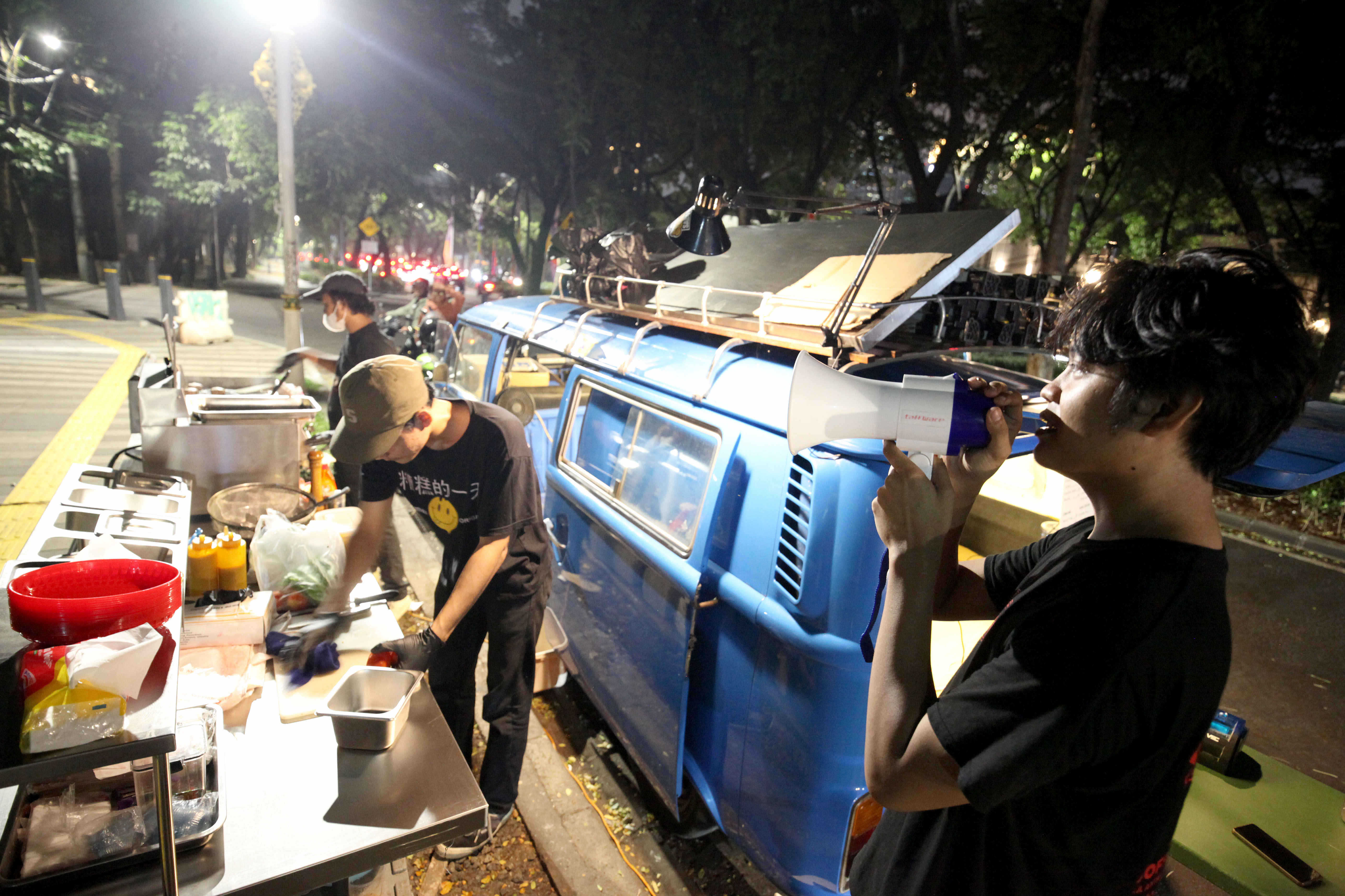 Berkawan Coffe, Kedai Pinggir Jalan